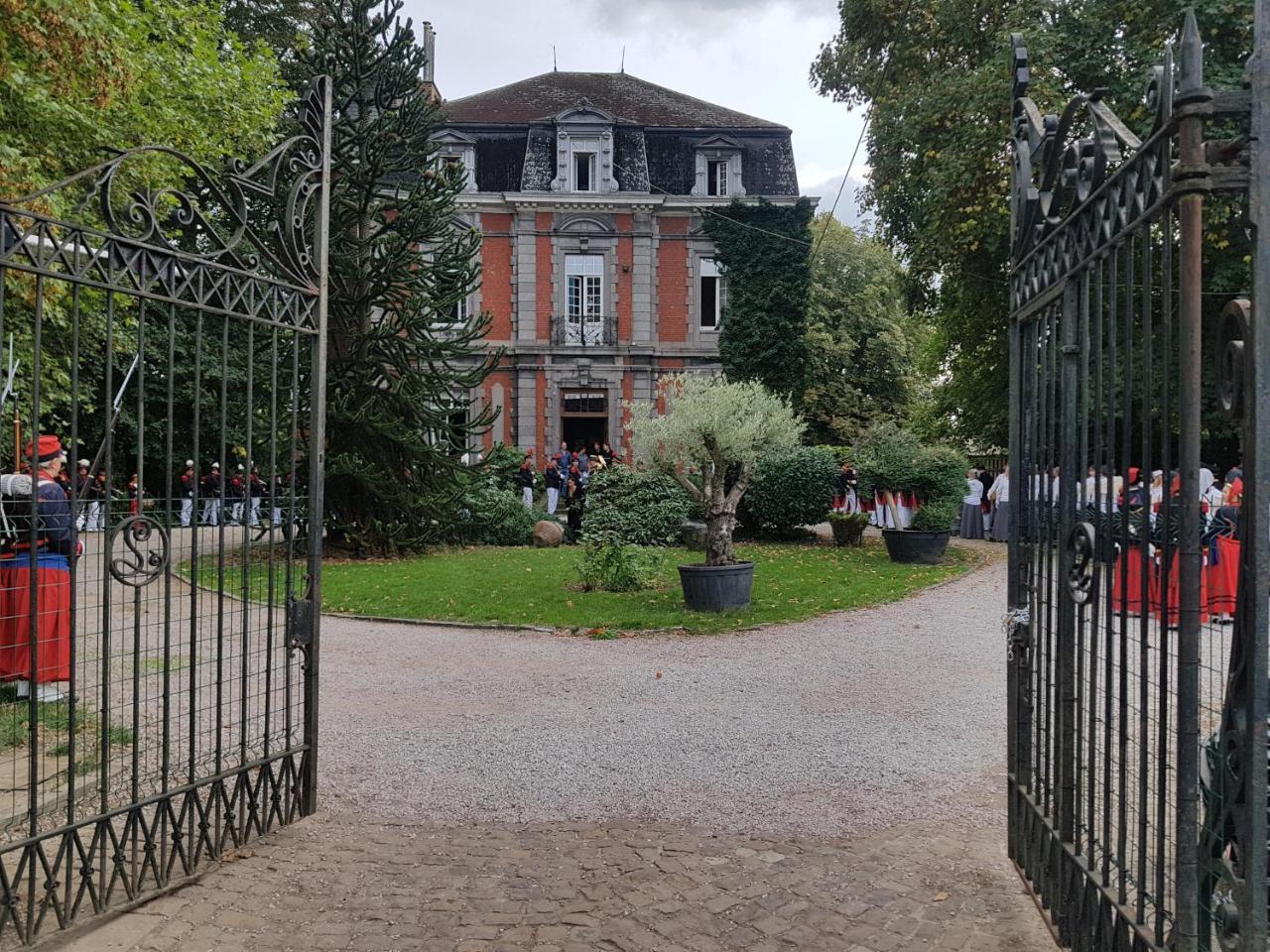 Chateau Lambert Moulinsart Hotel, Shuttle Airport, Long Term Parking, Snooker, Large Terrasse, Dinner, Breakfast Charleroi Exterior photo